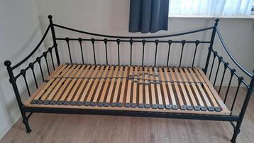 Metalen bedframe met lattenbodem - eenpersoons