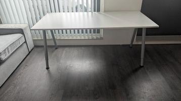 Gratis: In hoogte verstelbaar bureau - kleur wit