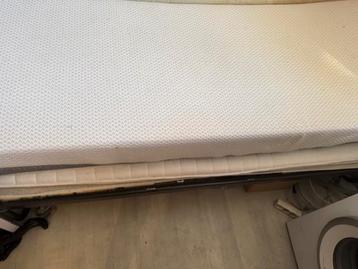 Gratis 2x een persoon bed kom pleet met matras zie foto