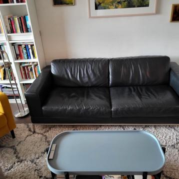 Leren bank, ikea, iets doorgezakt,  maar zit en ligt goed.