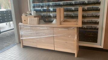 Dressoir, tafel, lampen en waterverwarmer - Gratis!