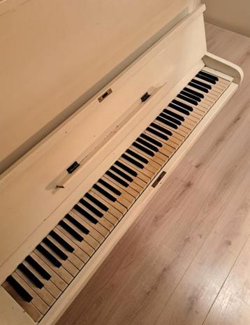 GRATIS - PER DIRECT - WITTE PIANO