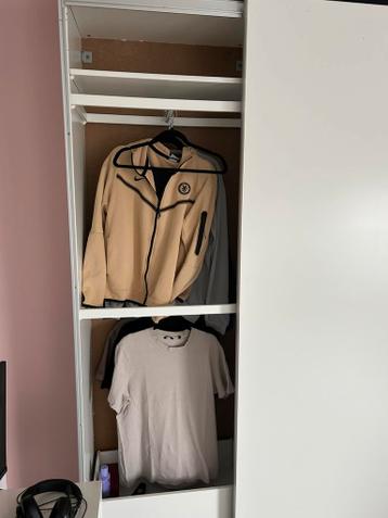 Mooie kleding kast zo goed als nieuw