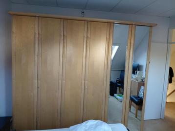 Mooi, prachtige, grote kledingkast