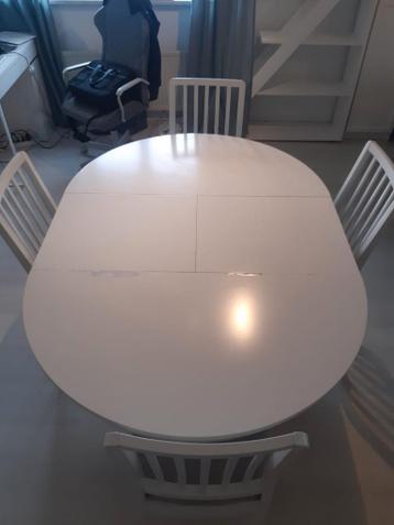 Gratis uitklapbare tafel met 4 stoelen - opknapper