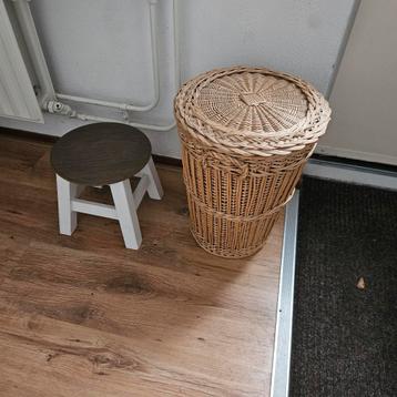 GRATIS krukje en rieten mand. In goede staat