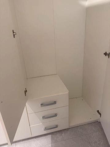 Klerenkast met 3 deur en 3 laden