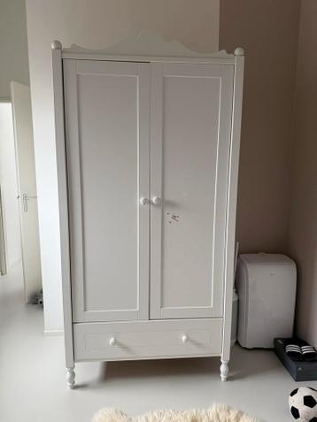 Kleding kast en bureau