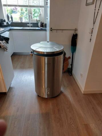 Koelkast - leuk voor de biertender. Gratis