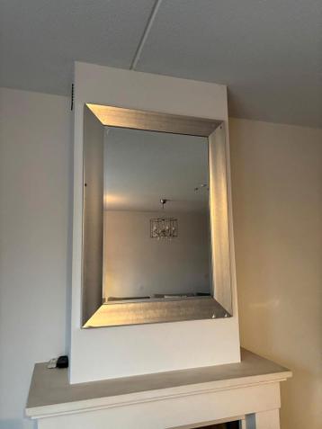 Spiegel zilver kleurige omlijsting