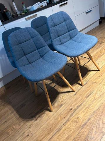 Blauwe stoffen stoelen