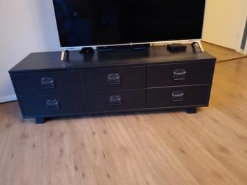 GRATIS Zwart tv meubel enkel zaterdag op te halen Maastrich