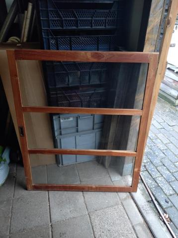 Kast schuifdeuren teak hout. GRATIS OPHALEN.