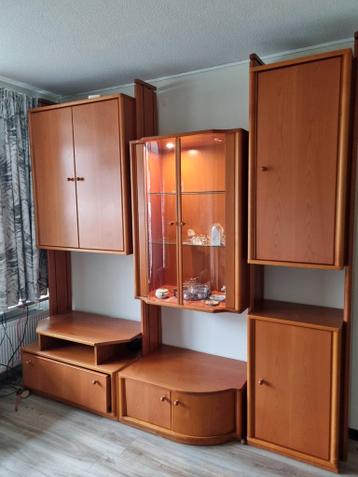 Kersenhouten woonkamerkast met vitrine en losse elementen