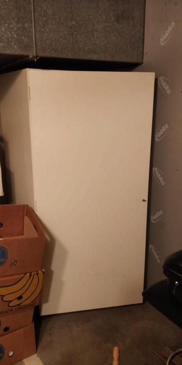 Gratis bergingkast 80x175x61cm