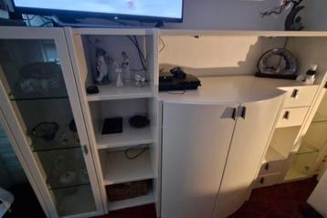 Witte wandmeubel met opbergruimte