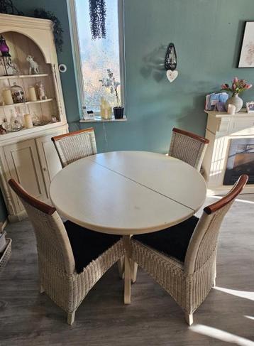 Ronde eettafel met 4 stoelen gratis!
