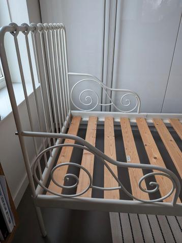 Mooi wit spijlenbed (80cm x 200cm)