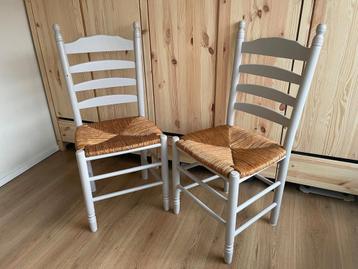 2 Taupe stoelen met Rotan zitting - Gratis!