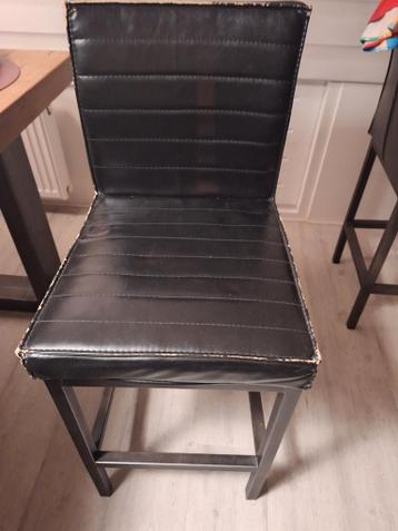 2 Barkrukken - Gebruikt, Stof Beschadigd