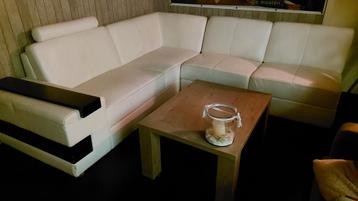 Ruime hoekbank 240x240 cm gratis