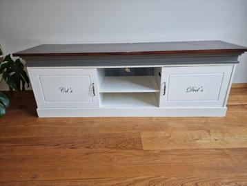 Tv-kastje met opbergruimte