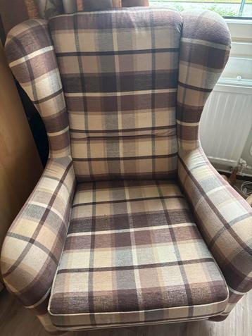 Gratis fauteuil  en hocker in uitstekende staat