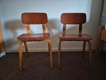 Houten peuterstoeltjes