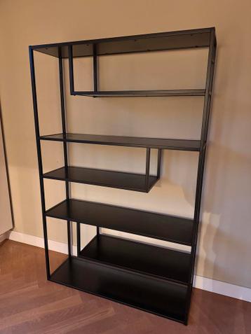 Gratis vakkenkast af te halen 120 x 35 x 188