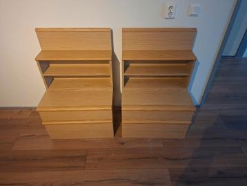 2 nachtkastjes eiken look