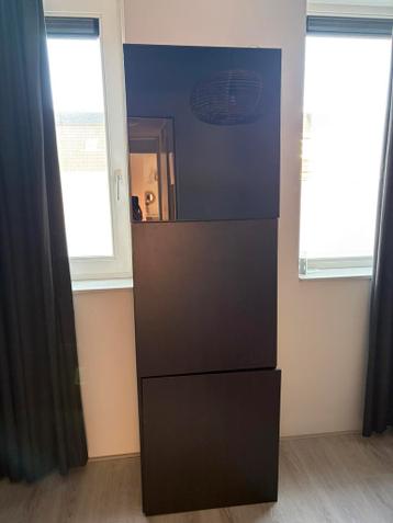 Vitrinekast met verlichting