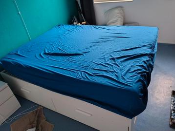 Tweepersoonsbed 160x200 met lattenbodems en lades