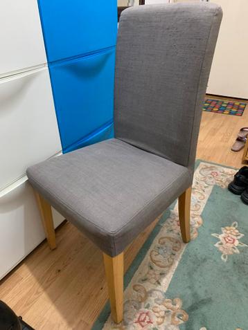 1 X Stoel licht grijs(gebruikt)