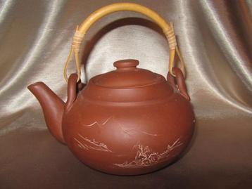 Vintage aardewerk theepot trekpotje; yixing teapot