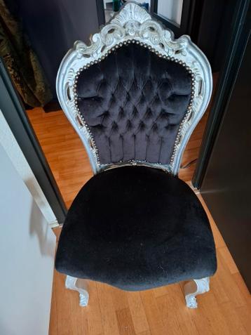 Twee Barok Stoelen met Zwarte Bekleding