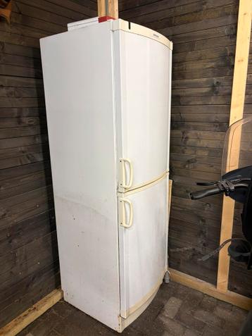 Koelkast koelgedeelte defect, vriezer is goed