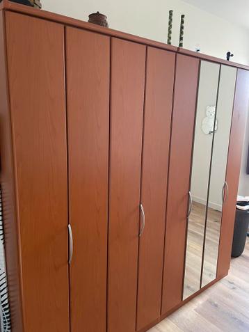 Kledingkast met vouwdeuren gratis