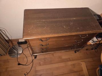 Antieke houten kast, 83x40x74 (gratis)