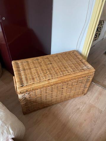 Rieten opbergmand