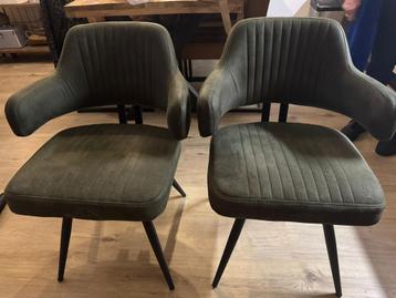 Gratis 2 olijfgroene stoeltjes