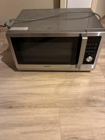 Combimagnetron oven interne zekering is door.