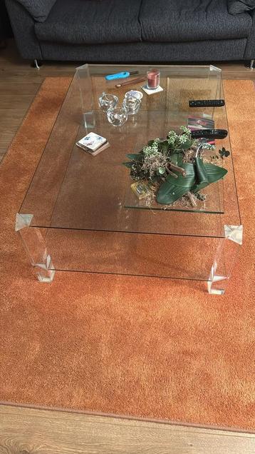 Glazen salontafel; 120x80x40 cm.