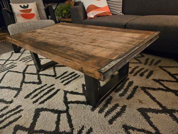 Hout en staal salontafel (steenschot) gratis