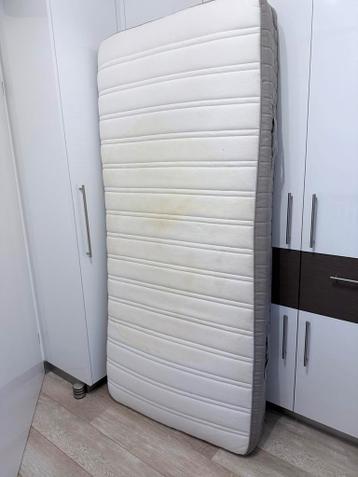 Gratis ophalen: Lattenbodem en matras