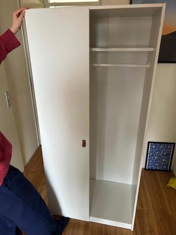 Witte (kleding) kast