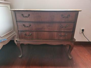 Queen Ann Kastje met lades