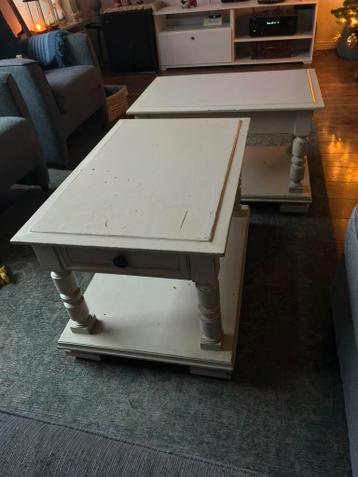 Twee salontafels