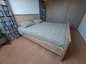 Tweepersoons bed gratis af te halen. 192 x 210