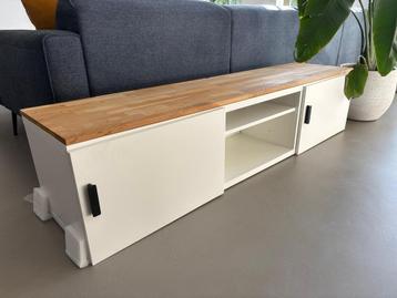 TV meubel Ikea met houten plank - gratis ophalen Vathorst