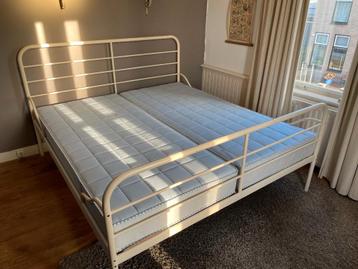 (gratis) Klassiek bedframe (staal) 180x200 cm Ikea